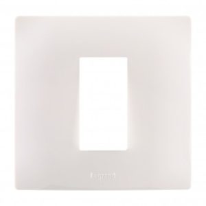 LEGRAND LYNCUS PLATE+FRAME 1M WHITE-677501