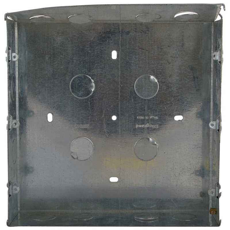 LEGRAND SURFACE BOX METAL 18 MODULE-689022